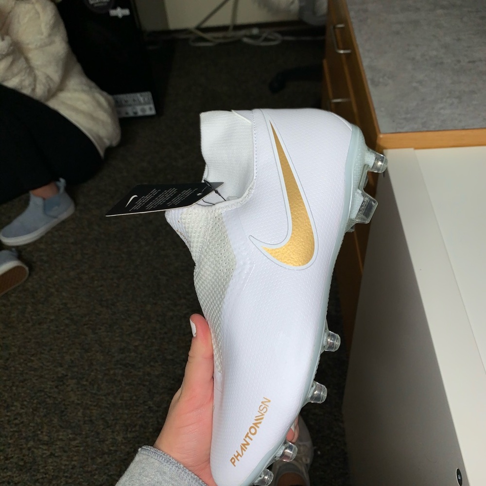 cleats - Picture 4 of 8